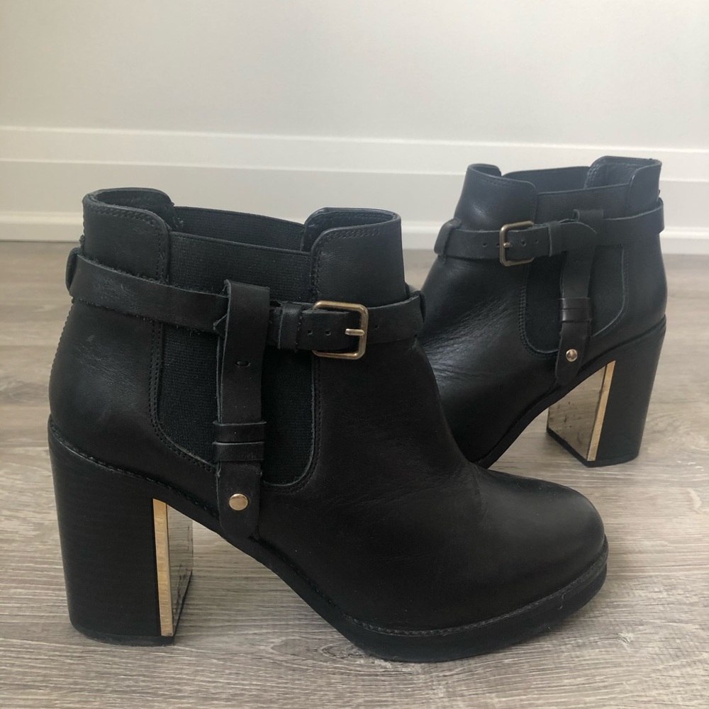TOPSHOP ‘Mine’ leather ankle booties